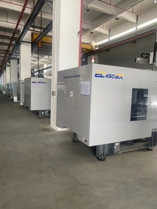 Máquina de Moldeo por Soplado Horizontal Automática Fanuc de Doble Estación con Capacidad de 5L, Bomba para Botellas de Plástico, Motor Importado de Japón - Product Image 3