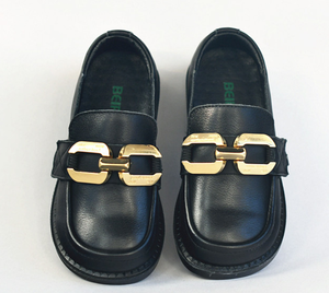 Chaussures en cuir noir personnalisées pour enfants, mocassins en cuir de vache antidérapants à semelle souple pour bébés et enfants, idéaux pour l'école et les spectacles - Product Image 1