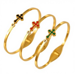 Bracciale classico in acciaio inossidabile con croce smaltata, braccialetto con croce per donna, gioielli alla moda. - Product Image 1