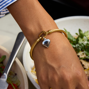 Pulsera con colgante de corazón de dos tonos de moda J & D para mujer, cierre de herradura chapado en oro de 18 quilates, joyería fina minimalista suave brillante - Product Image 1