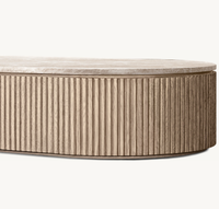 Table basse ovale en marbre, style moderne et minimaliste, avec base en bois massif à nervures profondes, pour salon.
