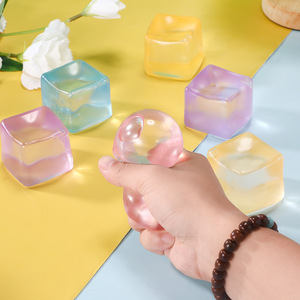 Jouet créatif transparent en forme de cube de glace, souple, coloré, réaliste, tridimensionnel, carré, en TPR, anti-stress, en silicone - Product Image 4