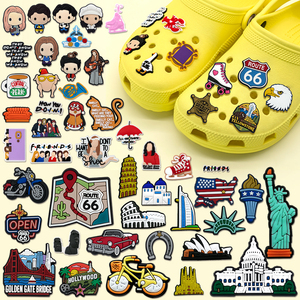 Breloques de chaussures en PVC Pop Country Landmark en gros, breloques Friends inspirées de la série télévisée américaine, pour vélo, trottinette, skateboard, idéales pour cadeaux souvenirs - Product Image 1