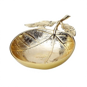 Bol en forme de pomme en or fait main, plat de service en métal sculpté, design glamour pour fruits et collations, idéal pour offrir à un prix abordable - Product Image 1