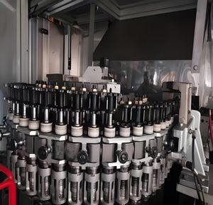 Fabrika Fiyatı Tam Otomatik Plastik Su, Meyve Suyu ve İçecek PET Şişe Üfleme Makinesi Döner Gerdirme Şişirme Kalıplama - Product Image 2