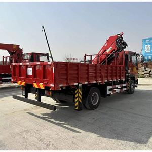 Camion grue à bras articulé Sinotruk Howman 4x2 6,3 tonnes, entre-essieux de 3900 mm, grue à 5 sections Hongchang Tianma - Product Image 4