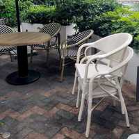 Chaise de salle à manger empilable de luxe moderne pour jardin, style bistrot français, en rotin tressé, pour restaurant, café et extérieur