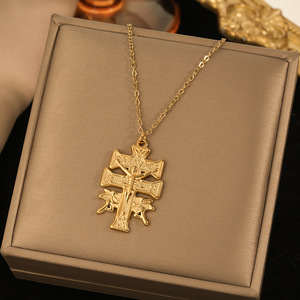 Colar com Pingente de Aço Inoxidável com Linhas Circulares Geométricas Vintage e Corrente Banhada a Ouro 18K - Presente Moderno OEM/ODM - Product Image 2