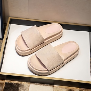 Sandalias de lujo para mujer, de diseñador, con plataforma hueca, estilo chanclas, para caminar al aire libre - Product Image 2