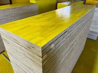 Oferta Especial: Contrachapado de Melamina Amarillo de 3000*500mm, 3 Capas, para Encofrado