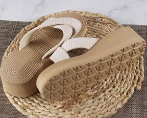 Nuove estive moda donna <span class=keywords><strong>ciabatte</strong></span> <span class=keywords><strong>infradito</strong></span> in <span class=keywords><strong>paglia</strong></span> Cool altezza aumento <span class=keywords><strong>infradito</strong></span> <span class=keywords><strong>infradito</strong></span> pista scarpe da spiaggia da donna - Product Image 6