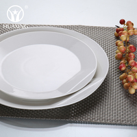 En gros plaine blanc pas cher en vrac céramique porcelaine restauration vaisselle ronde dîner plats assiettes pour hôtel restaurant