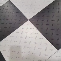 Carrelage de sol de garage en PVC imbriqué pour entrepôt Drain de lavage de voiture Dalle Dalle Rib Garage Tapis de sol Parc extérieur industriel