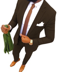 Traje de Hombre HD164 Nuevo Estilo Café, Traje de 2 Piezas con Solapa de Pico, Corte Entallado, Esmoquin para Padrinos de Boda, Graduación y Fiestas - Product Image 1
