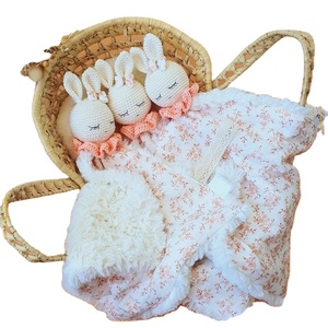 Nouveaux modèles de jouets en crochet doux faits à la main, couverture en mousseline <span class=keywords><strong>pour</strong></span> bébé, <span class=keywords><strong>doudou</strong></span> <span class=keywords><strong>pour</strong></span> bébé, jouet en crochet personnalisé <span class=keywords><strong>pour</strong></span> bébé, <span class=keywords><strong>pour</strong></span> offrir - Product Image 1