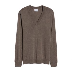 Pull en laine mérinos personnalisé pour homme, col en V, tricoté à manches longues, idéal pour l'hiver - Product Image 1