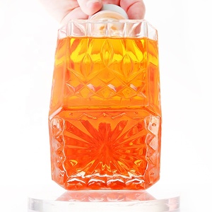 Bouteilles en verre <span class=keywords><strong>de</strong></span> vodka <span class=keywords><strong>de</strong></span> 700 ml <span class=keywords><strong>de</strong></span> haute qualité, gravure personnalisée du logo, bouchon couronne, marque Ruisen, emballage <span class=keywords><strong>de</strong></span> <span class=keywords><strong>liqueur</strong></span>, vente en gros promotionnelle - Product Image 5
