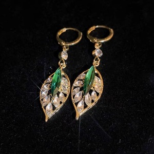 Long Bling Shining Green Leaf Earrings Light Luxury Wholesale New Sparkling Diamond Female Ear Buckle Earrings - Product Image 2