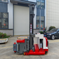 Forklift Listrik Bersertifikasi CE untuk Lorong Sangat Sempit, Truk 3 Arah 1500kg, Forklift Trilateral Man-Up, Cocok untuk Ruang Terbatas