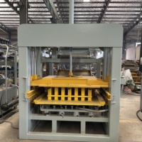 Machine automatique de fabrication de briques de pavé 4-15 pour la production de blocs commerciaux
