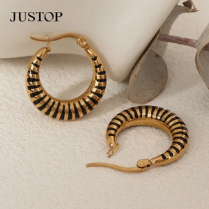 Diseñador 18K chapado en oro Vintage epoxi Acero inoxidable declaración pendientes C en forma de aro con gancho para las mujeres para la fiesta - Product Image 5