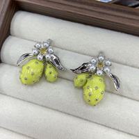 Leuke fruitgele citroenbloemoorbellen voor dames