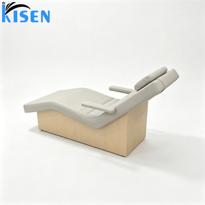 Le fauteuil lounge Kisen, luxueux et confortable, présente un design ondulé élégant et moderne et est doté d'une base en bois. - Product Image 2