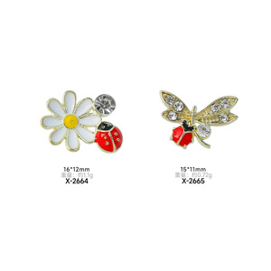 Colorido siete estrellas mariquita crisantemo Margarita patrón diamante incrustado mariposa flor mariquita gota aceite aleación uñas Accesorios - Product Image 6