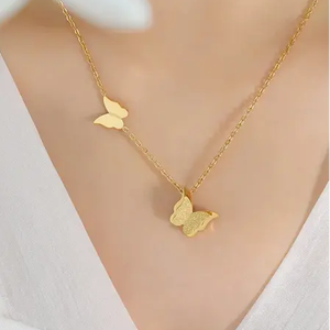Conjunto de Joyería para Mujer con Collar, Aretes, Anillos y Colgante de Mariposa, en Acero Inoxidable Chapado en Oro de 18K, Diseño Moderno para Fiestas - Product Image 3