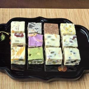 Bonbons de nougat doux OEM personnalisables |   Nougats au chocolat en gros, en vrac |   Cadeaux de fête sucrés de qualité supérieure à vendre - Product Image 1