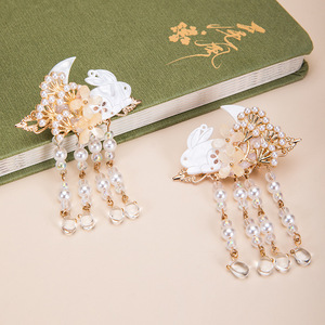 Bonita pinza para el pelo con forma de conejito y borlas, accesorio para el pelo estilo Hanfu, nueva pinza lateral de estilo chino, tocado retro para niñas - Product Image 1