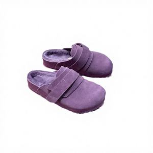 Pantoufles d'hiver confortables pour femmes en fourrure de mouton velue violettes, avec boucle et semelle épaisse en velours, fermeture Velcro pour usage domestique - Product Image 3