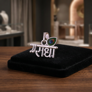 Pendentif en argent sterling 925 avec le nom Radha, flûte Bansuri et émail en forme de plume de paon, bijoux religieux traditionnels - Product Image 3