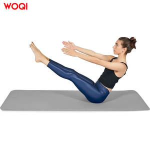 Esterilla de yoga Woqi de 6 mm de grosor, de TPE, para ejercicios de fitness, gimnasio, danza, artes marciales, color gris, forma cuadrada. - Product Image 2