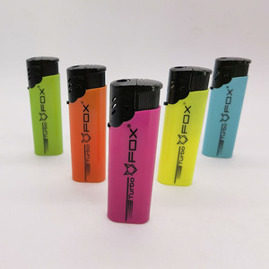 Briquet électronique rechargeable coupe-vent personnalisé <span class=keywords><strong>de</strong></span> la <span class=keywords><strong>marque</strong></span> Dongyi - Product Image 1