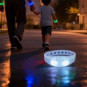 Pulseras de Silicona con Luz LED y Logotipo Personalizado 2026, Nuevas Pulseras Promocionales para Eventos Nocturnos, Ciclismo y Running - Product Image 2