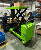 Chariot élévateur à ciseaux semi-électrique mobile avec télécommande sans fil, plateforme hydraulique 1000 kg 1,7 m, frein silencieux, roulettes