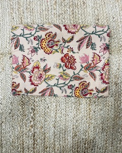 Tela Premium Ligera Hecha a Mano de Algodón Suave con Estampado Floral Moderno de Jaipur, Material para Bolsos y Cortinas - Product Image 3