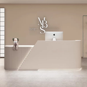 Mostrador de Recepción Curvo de Lujo con Iluminación LED para Salón de Belleza y Centro de Estética - Product Image 1