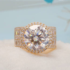 Anello di fidanzamento in Moissanite tonda 10k, 6.0ct' - Product Image 2