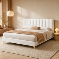 Cadre de lit de luxe en similicuir avec tête de lit haute à cannelures pour chambre Queen ou King