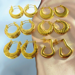 Collection de boucles d'oreilles créoles texturées en acier inoxydable plaqué or PVD 18 carats pour femmes |   Élégant, durable, hypoallergénique et léger - Product Image 2