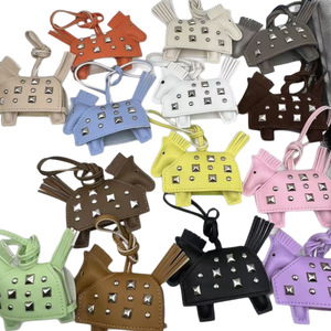 Nouveau sac Warhorse à rivets en stock, porte-clés pendentif 413 Pony, porte-clés tendance - Product Image 5