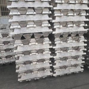 แท่งอลูมิเนียมเกรดอุตสาหกรรม ความบริสุทธิ์ 99.7% เหมาะสำหรับการหลอมใหม่ การผสมโลหะ และการอัดขึ้นรูปในอุตสาหกรรมโลหะหลากหลายประเภท - Product Image 3