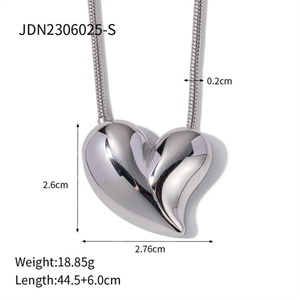 Collar con Colgante de Corazón Grande, Joyería Personalizada, Corazón Grueso y Brillante, Joyería que No se Deslustra - Product Image 6