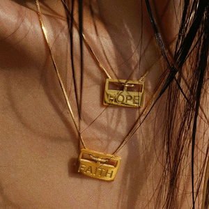 Bijoux étanches or 18 carats acier inoxydable porte-bonheur foi espoir carré pendentif collier serpent chaîne mot personnalisé collier bijoux - Product Image 6