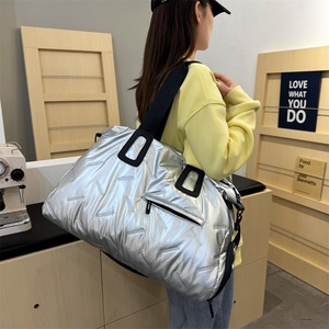 Borsa Sportiva Imbottita Trapuntata Olografica Morbida Leggera <span class=keywords><strong>Impermeabile</strong></span> Grande Capacità con Scomparto per Scarpe - Product Image 5