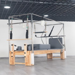 Combinaison <span class=keywords><strong>Pilates</strong></span> Reformer Cadillac en métal noir durable avec trapèze complet pour salle de sport, studio de yoga, club de yoga commercial, mise en forme du <span class=keywords><strong>corps</strong></span> - Product Image 1
