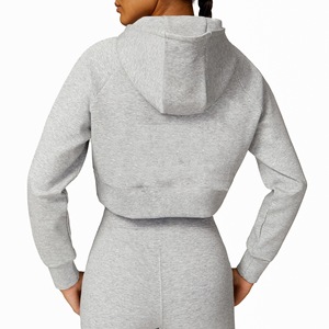 Conjunto de pantalones cortos de punto y Sudadera con capucha suelta para mujer Patrón sólido Fitness Sports Hoodie Set de 2 piezas - Product Image 6