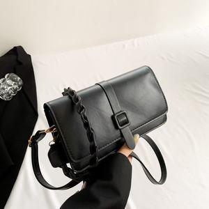 กระเป๋าสะพายคาดลำตัวทอพร้อมกระดุม - Product Image 4